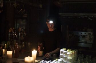 Через атаки та негоду Україну накрили відключення світла: де ситуація складна