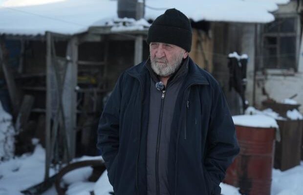 “Дам гроші та відро меду”: Чоловік з Сумщини хоче віддячити оператору безпілотника, який перехопив російський дрон і врятував його будинок