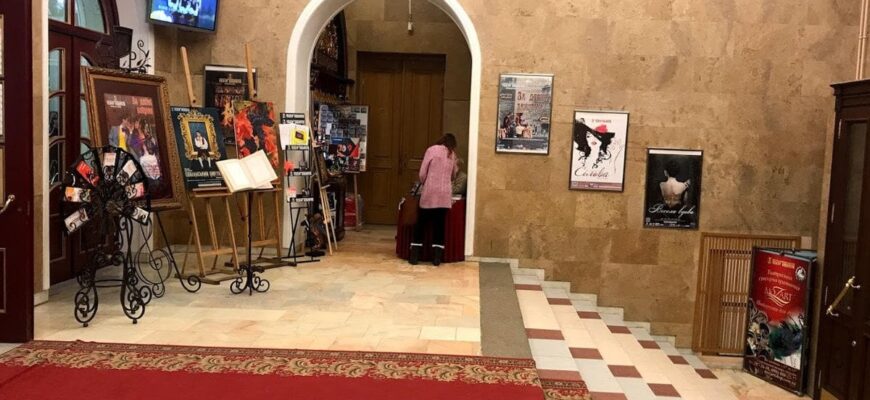 “Фоє” чи “фойє” — як правильно писати українською за новим правописом “Фоє” чи “фойє” — як правильно писати українською за новим правописом