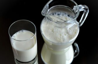 Не кипʼячу молоко з медом та маслом: грію його за 1,5 хв без пінки – і додаю це для смаку