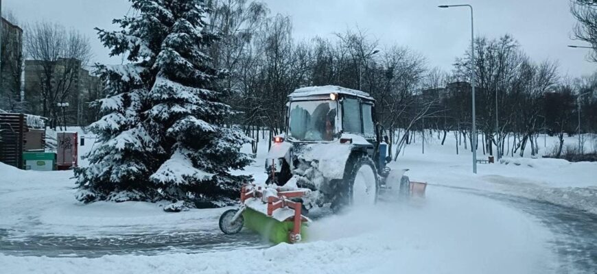 Київ замело “по вуха”: сніговий шторм паралізував траси, авто зносить з доріг (фото, відео) Київ замело “по вуха”: сніговий шторм паралізував траси, авто зносить з доріг (фото, відео)
