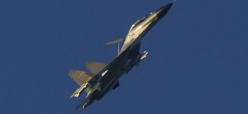 Китай підняв винищувачі біля Тайваню: США називають це “репетицією нападу”