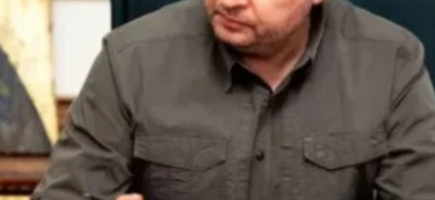 А ми ще дивувались, звідки у Єрмака з його двома класами освіти такий вплив на президента. А от воно що… – Фурса А ми ще дивувались, звідки у Єрмака з його двома класами освіти такий вплив на президента. А от воно що… – Фурса