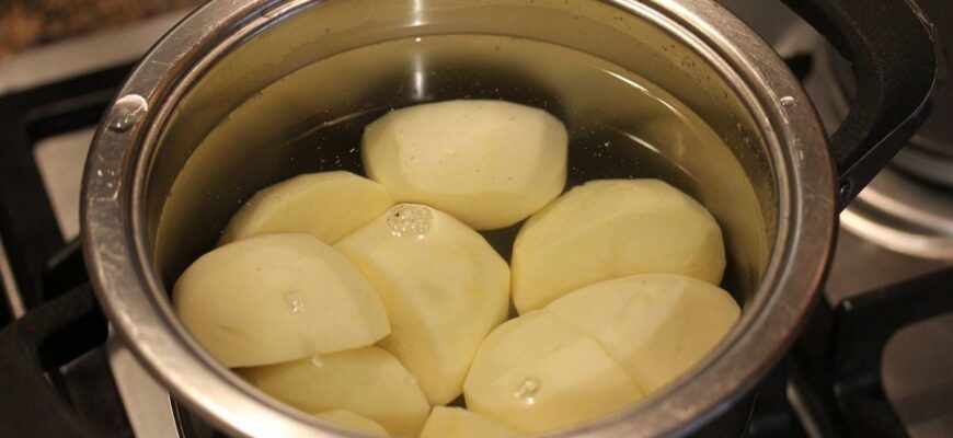 Перед варінням картоплі додайте у воду цей інгредієнт — і вона вийде ароматною, розсипчастою та неймовірно смачною Перед варінням картоплі додайте у воду цей інгредієнт — і вона вийде ароматною, розсипчастою та неймовірно смачною