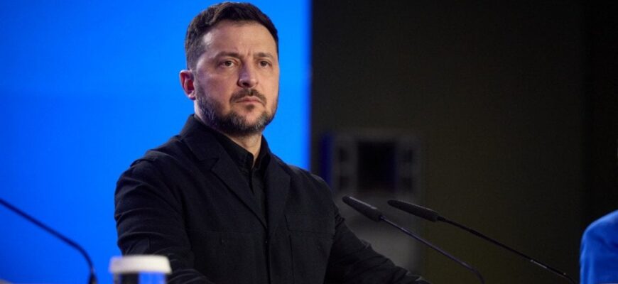 “Чому ми повинні виходити зі своєї землі?”: Зеленський про мирні плани і Донбас “Чому ми повинні виходити зі своєї землі?”: Зеленський про мирні плани і Донбас