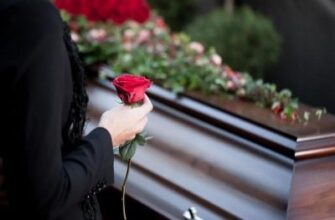 Причина здається абсурдною: Чоловік приїхав на похорони тітки, але прощання закінчилося скандалом із родичами