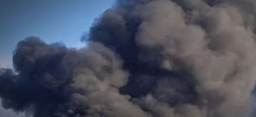 Росіяни завдали повторного удару по великому обласному центру: над містом стовп диму (відео) Росіяни завдали повторного удару по великому обласному центру: над містом стовп диму (відео)