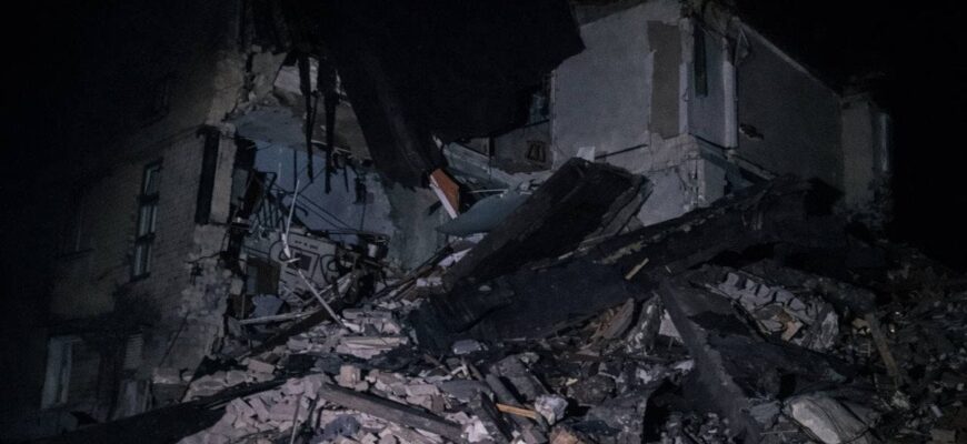 Росіяни вдарили поблизу великих обласних центрів: багато загиблих, розбиті будинки (фото)