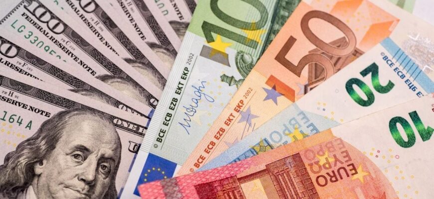 Що буде з курсом долара і євро протягом наступного тижня: прогноз банкіра Що буде з курсом долара і євро протягом наступного тижня: прогноз банкіра