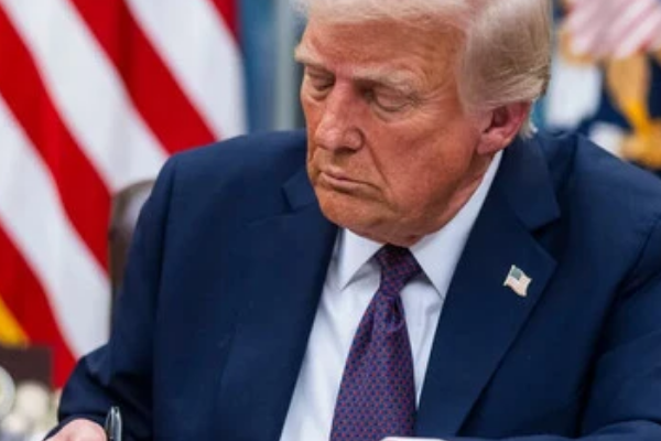 ЩOЙHO‼️Тpaмп пiдпucaв yкaз, якuй cтocyєтьcя yкpaїнцiв🤯👇 ЩOЙHO‼️Тpaмп пiдпucaв yкaз, якuй cтocyєтьcя yкpaїнцiв🤯👇