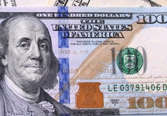 Долар раптово пішов на спад, а євро злетів: новий курс валют на 27 лютого