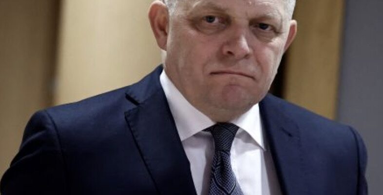 Фіцо пригрозив зупинити постачання електроенергії Україні: названа умова Фіцо пригрозив зупинити постачання електроенергії Україні: названа умова