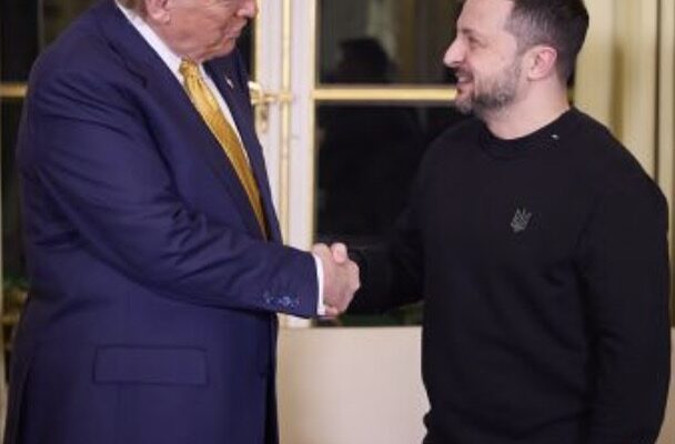 Трамп хоче “велику церемонію” підписання миру, але у Зеленського є умова Трамп хоче “велику церемонію” підписання миру, але у Зеленського є умова
