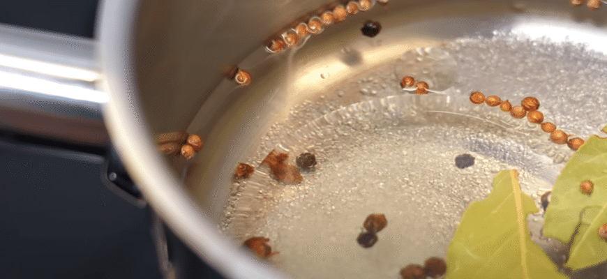 Дорогі шпроти більше не купую: готую смачну і соковиту кільку у маринаді за 30 хвилин