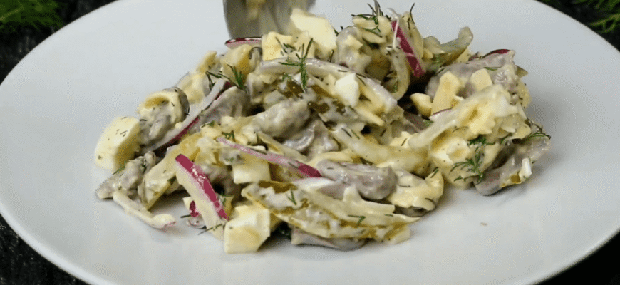 Салат “Гаряче серце” мої гості з’їдають весь без залишку: простий рецепт з тертим сиром Салат “Гаряче серце” мої гості з’їдають весь без залишку: простий рецепт з тертим сиром