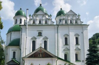 У Києві посадовець розтратив “диявольське число” на ремонті монастиря: деталі та фото