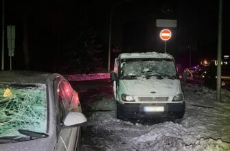У Печерському районі Києва атака РФ пошкодила АЗС: постраждали автівки та ЛЕП