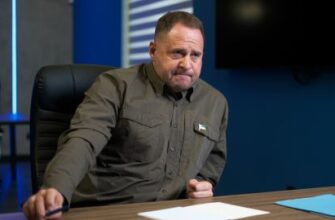 Веде закритий спосіб життя, але: Журналісти розкрили, чим займається Єрмак у Києві після відставки