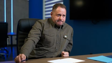 Веде закритий спосіб життя, але: Журналісти розкрили, чим займається Єрмак у Києві після відставки