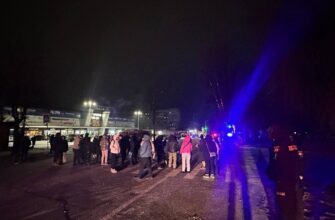 Жителі Дніпра перекрили дорогу через відключення світла: у ДТЕК відреагували