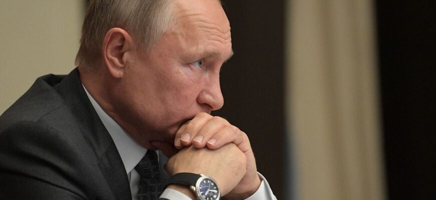 Диктатора зливають: чому опублікували “сире” відео Путіна та його найгірший рейтинг Диктатора зливають: чому опублікували “сире” відео Путіна та його найгірший рейтинг