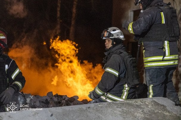 У Харкові сталося пряме влучання балістикою по багатоповерхівці у Київському районі. / © Управління ДСНС у Харківській області