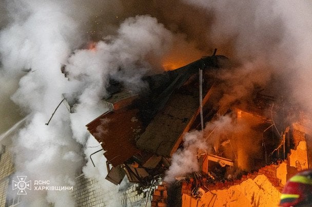 У Харкові сталося пряме влучання балістикою по багатоповерхівці у Київському районі. / © Управління ДСНС у Харківській області