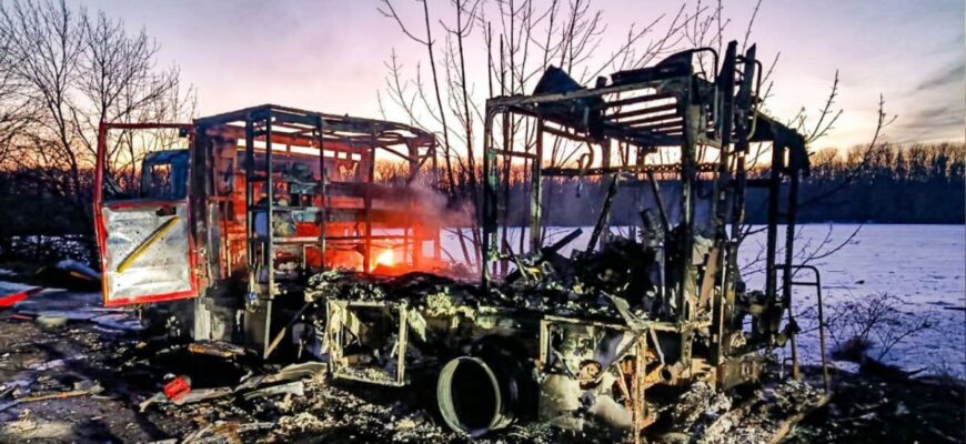 На Харківщині росіяни цинічно вдарили по рятувальниках: автомобіль знищений повністю На Харківщині росіяни цинічно вдарили по рятувальниках: автомобіль знищений повністю