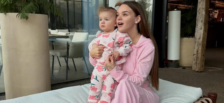 Однорічна донечка блогерки Верби впала з каруселі та серйозно травмувалась: “Є тріщина в носі” Однорічна донечка блогерки Верби впала з каруселі та серйозно травмувалась: “Є тріщина в носі”