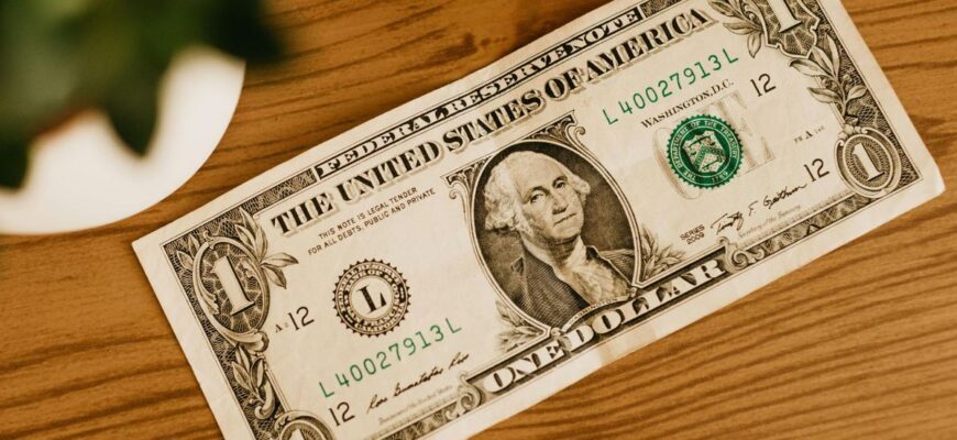 Понад 44 гривні за долар: офіційний курс на 13 березня побив рекорд Понад 44 гривні за долар: офіційний курс на 13 березня побив рекорд