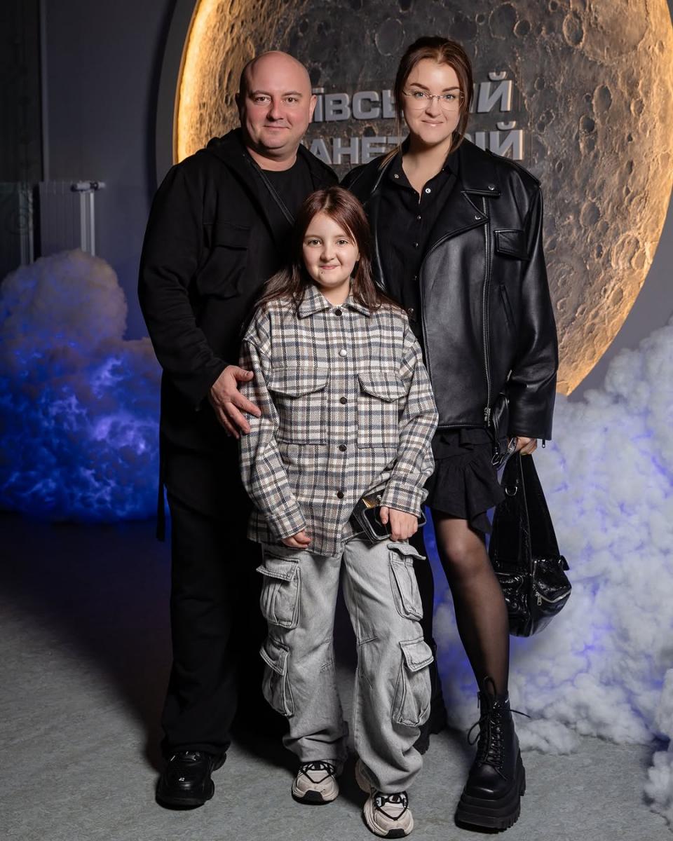 Юрій Ткач з дружиною і дочкою