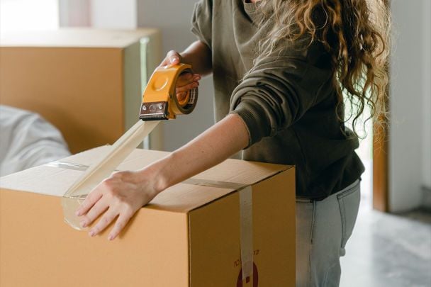 У січні голова податкового комітету Верховної Ради Данило Гетманцев подав законопроєкти, які радикально змінюють правила оподаткування міжнародних посилок