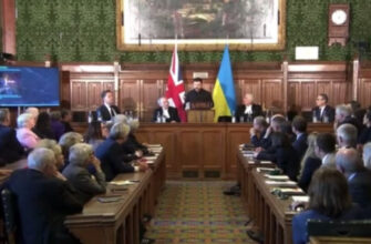 Зеленський у Лондоні показав, як спостерігає за атаками РФ