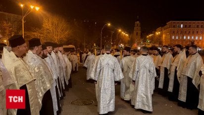 Київ прощається з патріархом Філаретом: труну привезли до Михайлівського собору Київ прощається з патріархом Філаретом: труну привезли до Михайлівського собору