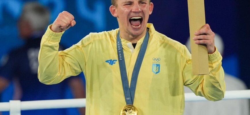 Нокаут в першому раунді: олімпійський чемпіон Хижняк ефектно виграв свій перший професійний бій Нокаут в першому раунді: олімпійський чемпіон Хижняк ефектно виграв свій перший професійний бій