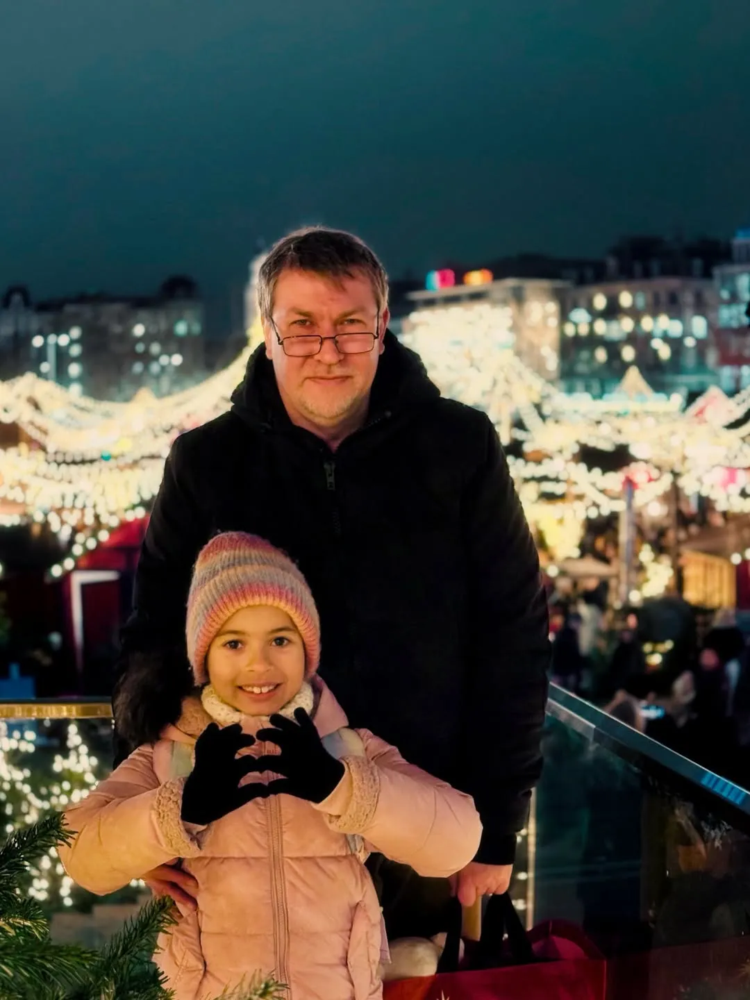 Чоловік Гайтани з донькою Чоловік Гайтани з донькою