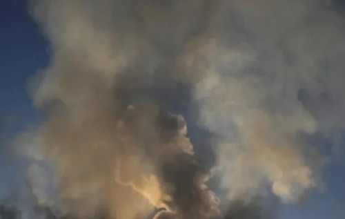 У РФ дрони та ракети уразили завод з виробництва вибухівки та один із найбільших НПЗ У РФ дрони та ракети уразили завод з виробництва вибухівки та один із найбільших НПЗ