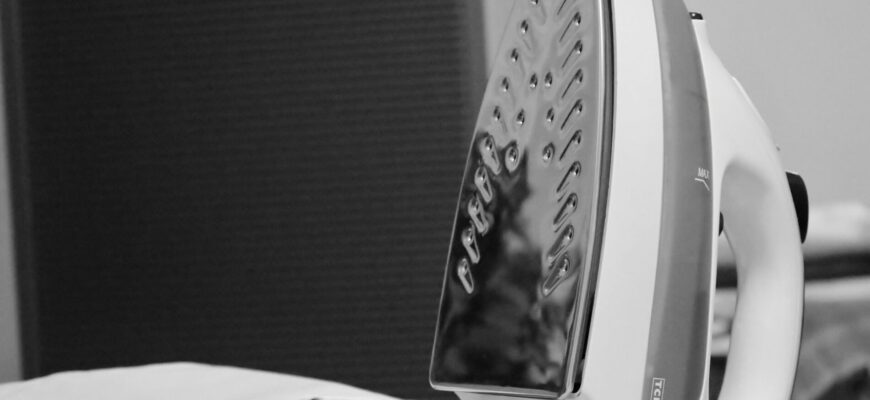 Звичайна фольга робить диво з праскою: старий майстер показав трюк за 30 секунд. Результат на 10 з 10