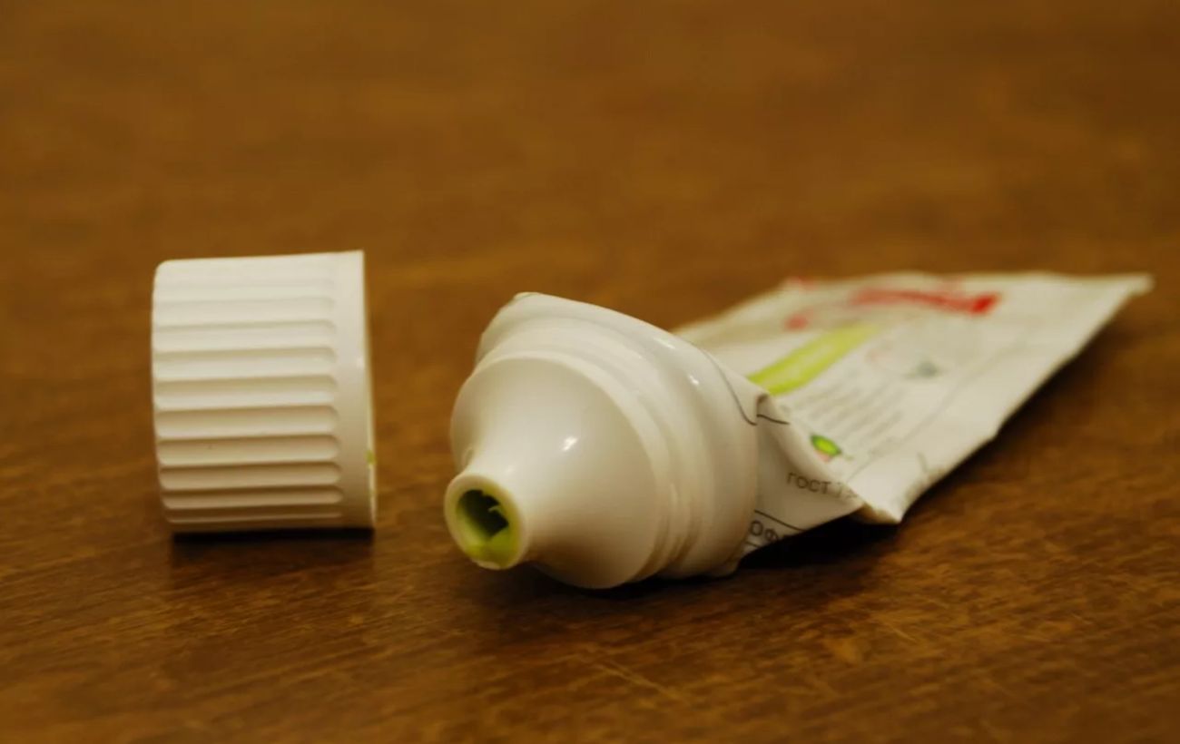 Городники порадили, як використовувати пусті тюбики від зубної пасти на дачі, аби була користь