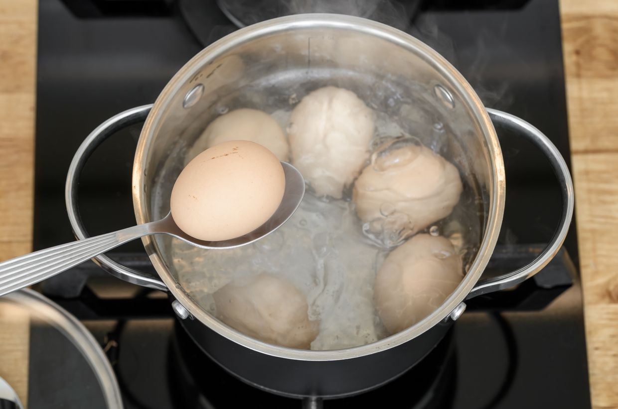 Господині розповіли, як варити яйця, щоб шкаралупа залишилася цілою Господині розповіли, як варити яйця, щоб шкаралупа залишилася цілою