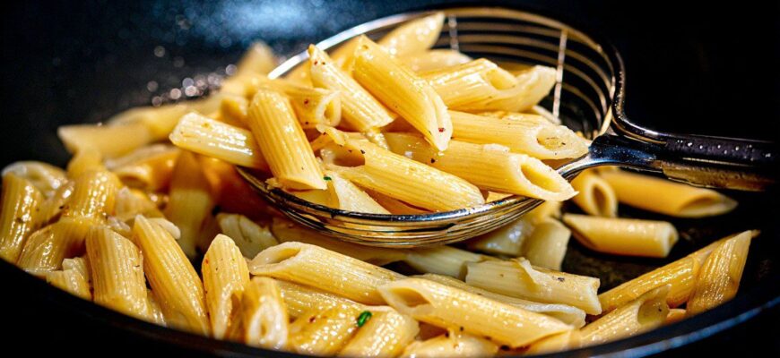 Усього лише 2 прості правила, коли варю макарони – і вони не злипаються навіть на 2-ий день: смакота Усього лише 2 прості правила, коли варю макарони – і вони не злипаються навіть на 2-ий день: смакота