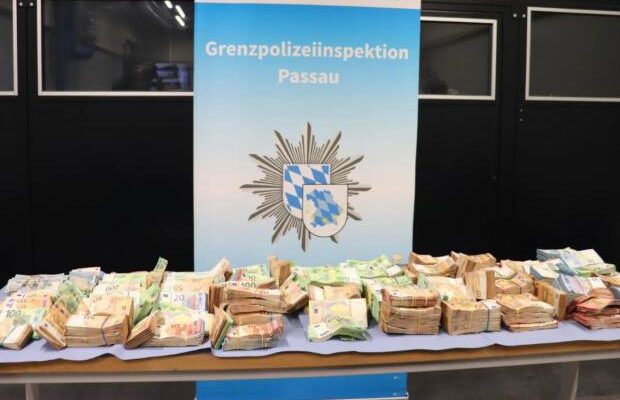 45-річний чоловік віз через Німеччину мільйон євро готівкою, а далі щось пішло не так 45-річний чоловік віз через Німеччину мільйон євро готівкою, а далі щось пішло не так