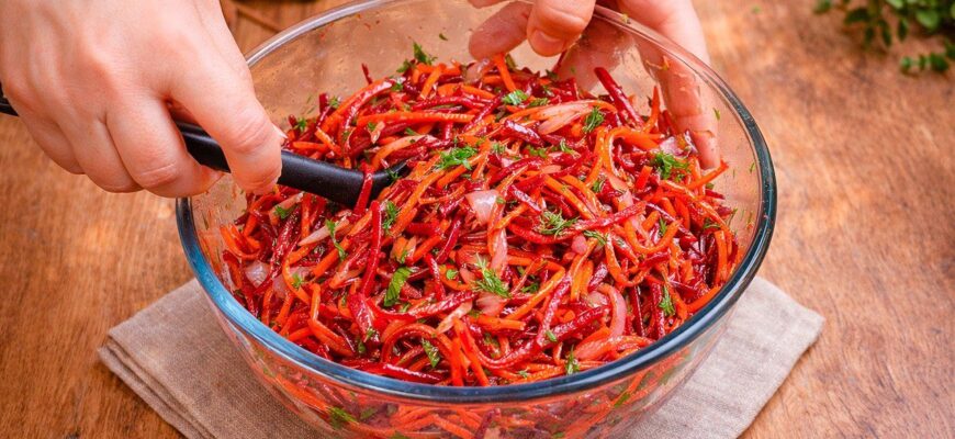 Буряк більше не варю годинами, а натираю з морквою – і салат подано: 5-хвилинна закуска із азіатською ноткою