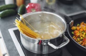 Не висипайте макарони в друшляк: 1 секретний метод зливання води – і ви більше не повернетесь до старого