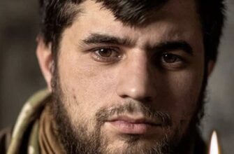 😢 Три роки тому, 7 березня 2023 року в боях поблизу Бахмута загинув Дмитро Коцюбайло “Да Вінчі”. Він став першим добровольцем і наймолодшим командиром, котрий прижиттєво отримав звання Герой України. Дмитро пішов боронити Україну ще у 2014-му році, коли йому було 18 років і боровся за її свободу до останнього подиху. Йому назавжди залишилось 27.. Пам’ятаємо 🥀