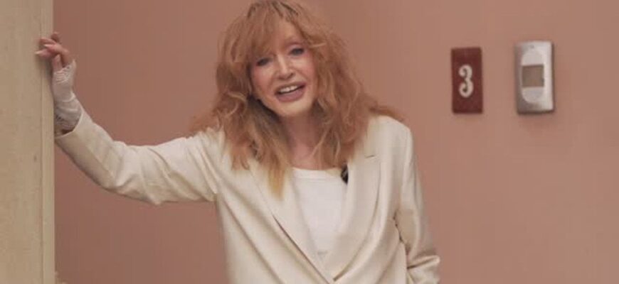 76-річна Алла Пугачова з тростиною в руці спантеличила появою на публіці 76-річна Алла Пугачова з тростиною в руці спантеличила появою на публіці