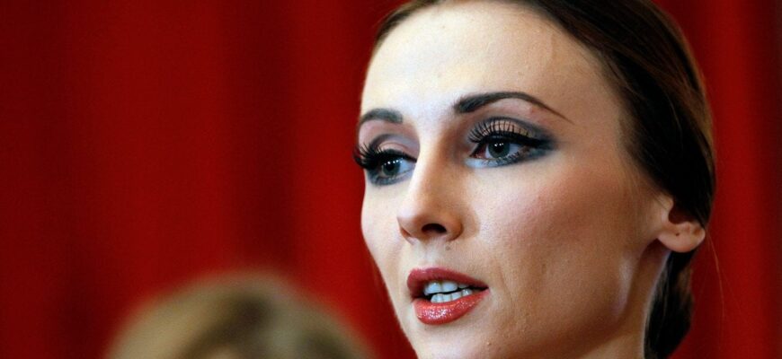 Балерина-путіністка Світлана Захарова потрапила під відміну в Італії через її позицію щодо війни Балерина-путіністка Світлана Захарова потрапила під відміну в Італії через її позицію щодо війни