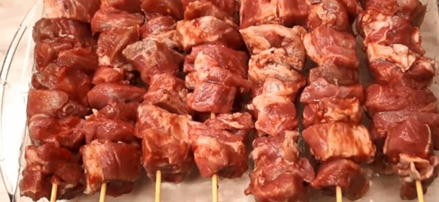 Замість майонезу та оцту мариную м’ясо в 1 склянці цього: шашлик тане в роті навіть холодний Замість майонезу та оцту мариную м’ясо в 1 склянці цього: шашлик тане в роті навіть холодний