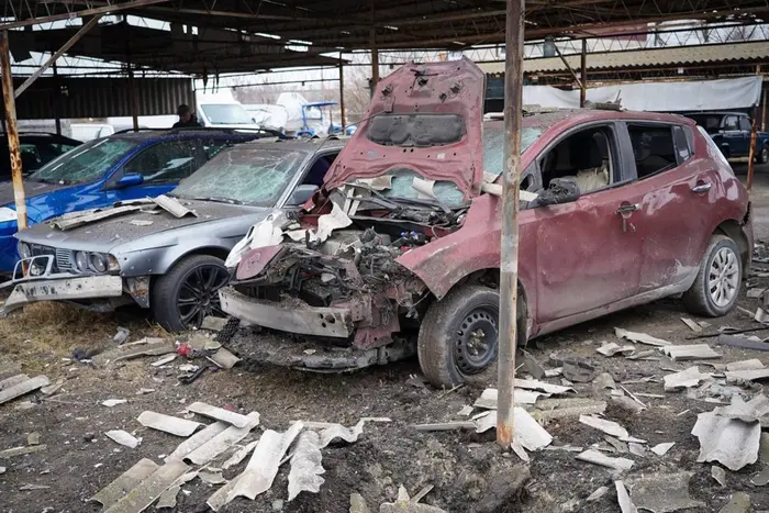 Росіяни обстріляли Сумщину: є поранені, пошкоджено адмінбудівлю (фото)