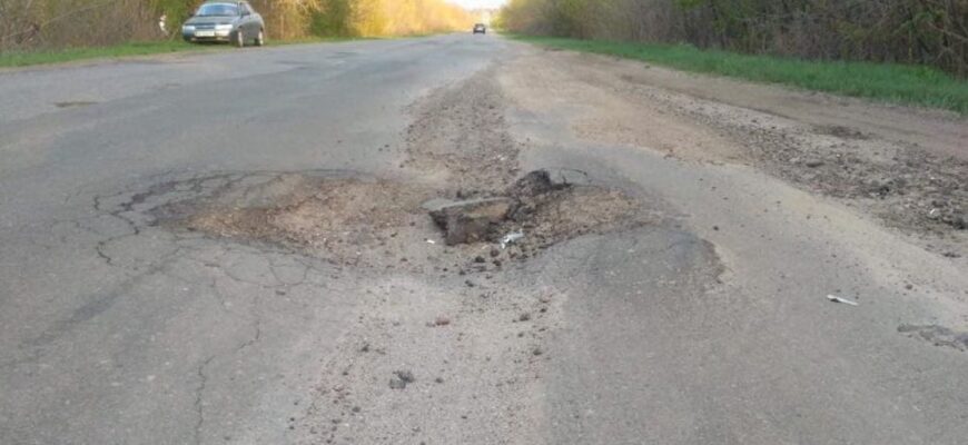 Чому руйнуються дороги в Україні: фахівець назвав головну умову довговічності покриття Чому руйнуються дороги в Україні: фахівець назвав головну умову довговічності покриття